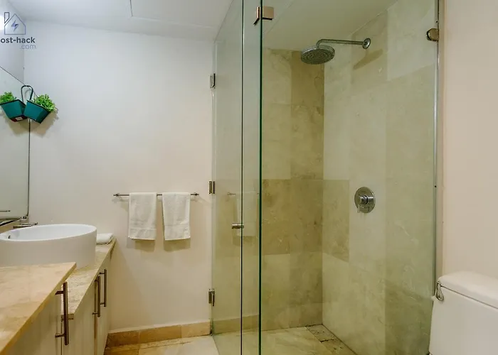 With Patio, Rooftop & Pool Close To The - Danzamar 2 *